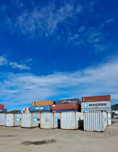 CONTAINERS A VENDA