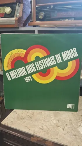 disco de vinil (LP) raro intitulado "O Melhor Dos Festivais De Minas 1984 Ano 1"
