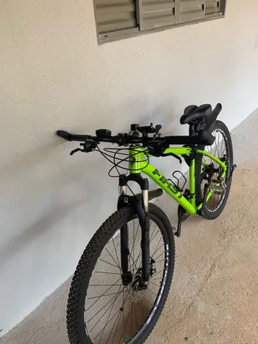 R$1.400* ? Bicicleta MTB First Aro 29 - Excelente Estado