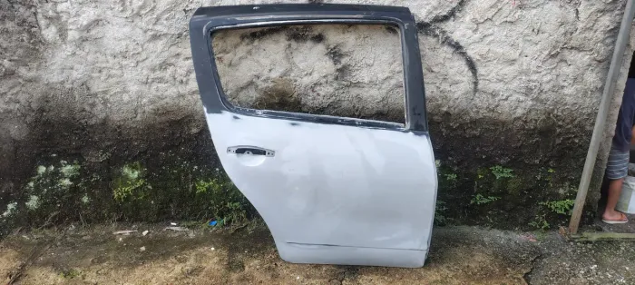 Porta traseira direita Renault Sandero 2008 a 2014 original 