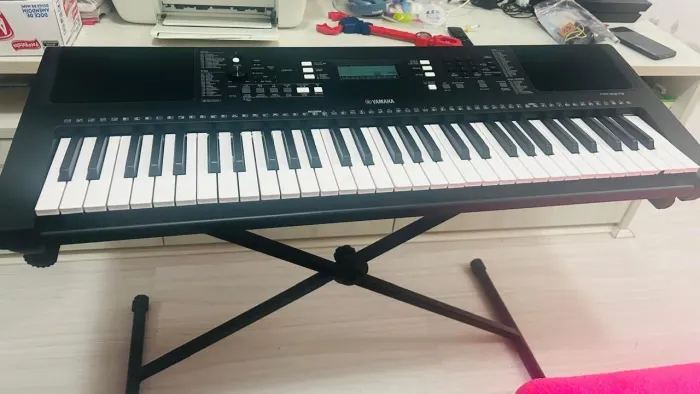 Vendo TECLADO YAMAHA PSR-E373