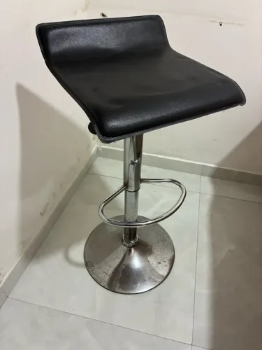 02 banquetas para sala