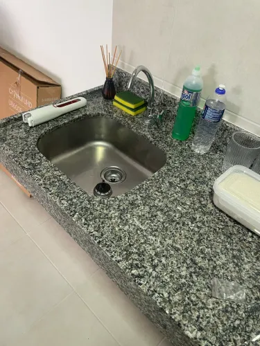Pia de granito de 1,20 com cuba de inox 
