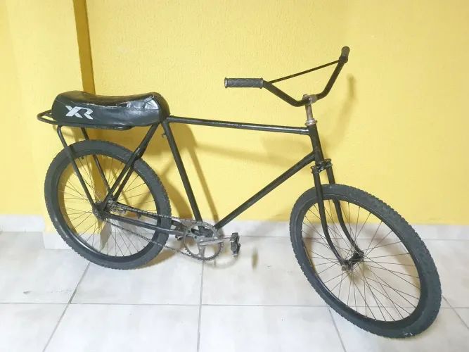 Bicicleta antiga Pimont