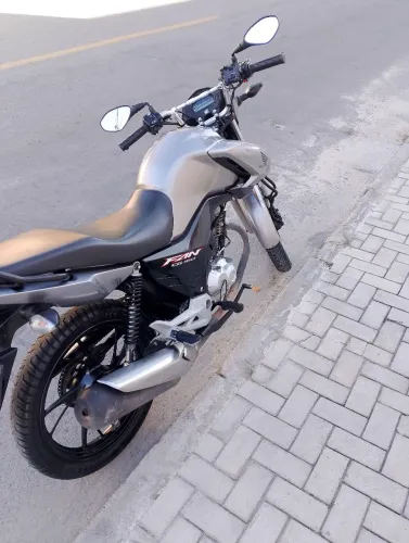 Moto Honda fan 160 2023 pneus novos Michelin 