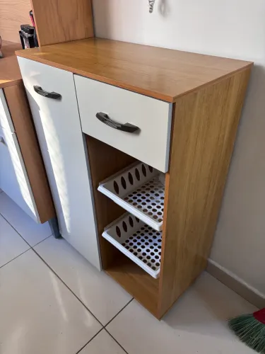 Armário pequeno de cozinha