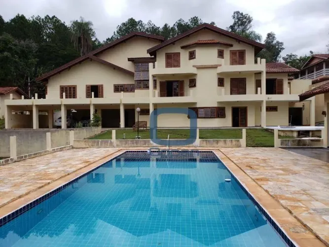 Belíssima Chácara à venda em Lindóia/SP, são 7 suítes c/ hidro, 5.897 m² por R$ 1.800.000