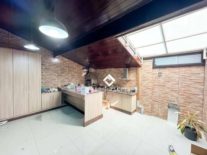 Linda Casa para venda no Jardim Santa Maria em condomínio fechado!