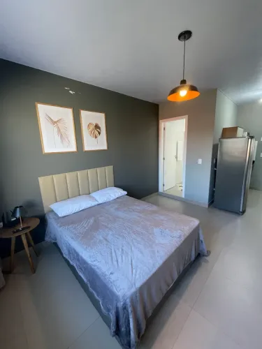 Studio mobiliado moderno e aconchegante em rua tranquila no bairro Roçado.