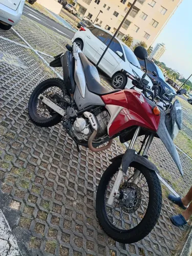 Moto baixa quilometragem e em perfeito estado de conservação