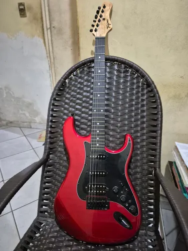 Kit Guitarra Tagima Elétrica Strato Sixmart 2S 1H Com Efeitos + Acessórios, semi nova.