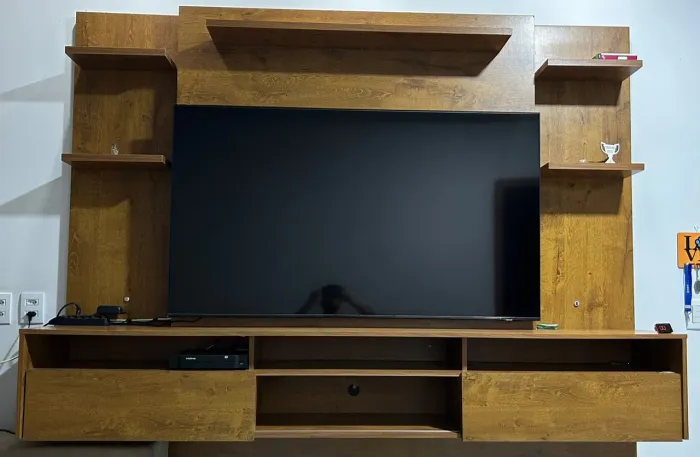 Painel para Televisão 2.17 largura 1.73 Altura