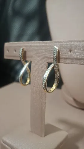 Argola de ouro 18k detalhe em ouro branco