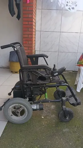 Motorizada freedon usada baterias nova e na garantia