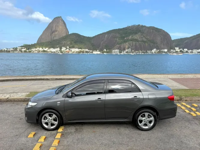 Toyota Corolla GLI 1.8 Flex 16V Aut. 2012