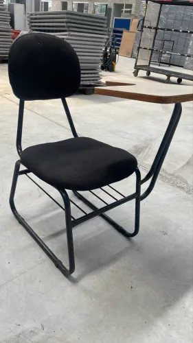 Cadeira escolar com suporte material