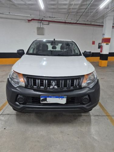 Imagem de Mitsubishi L200 Tri. Outd. GLX 2.4 CD 4X4 Die. MEC 2022