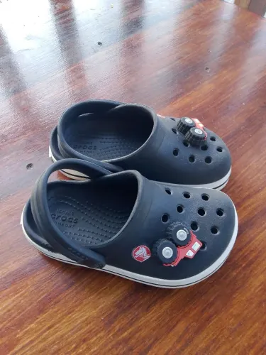 Sandália Crocs original em bom estado