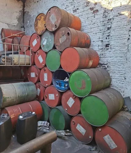 Lote de tambor de 200L ferro ( 47) 20 reais cada pra levar tudo.