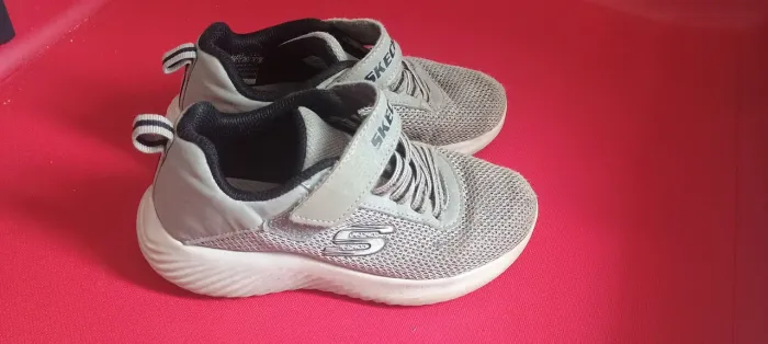 Tênis skechers 28