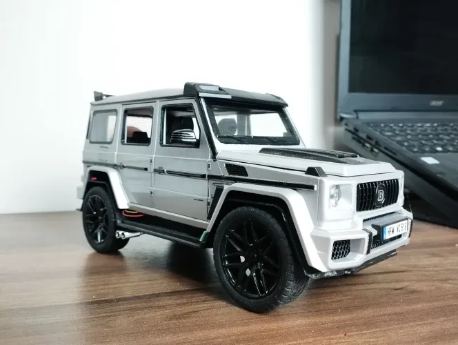 Miniatura 1/18 - Mercedes G63 chinesa
