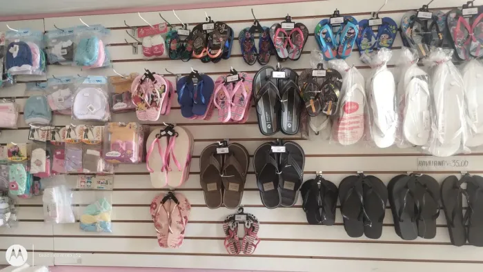 Vendo estrutura completa para loja.***Sem produtos. ( Consulte o valor )
