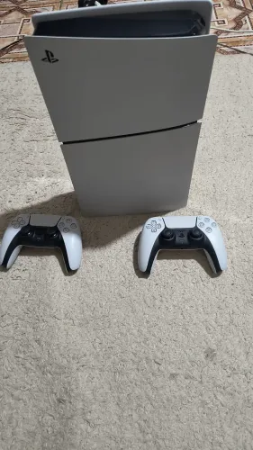 Vendo Playstation 5 versão digital com 2 controles 
