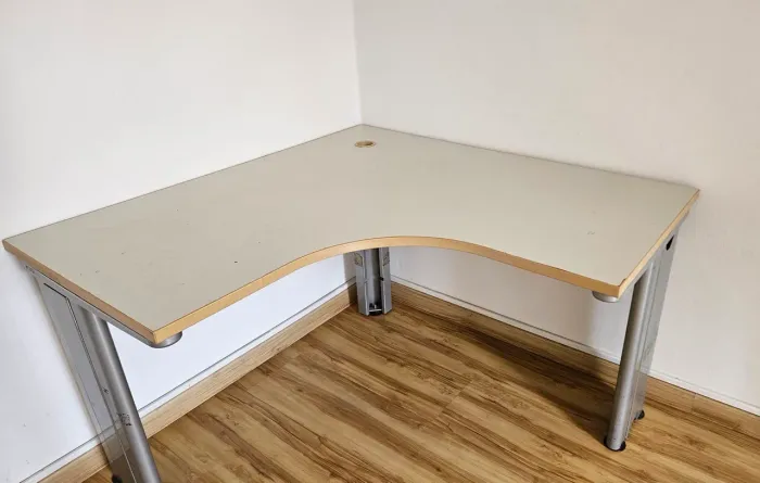 Mesa de escritório em L