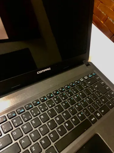 Desapegando computador notebook Compac CQ 23 completo 