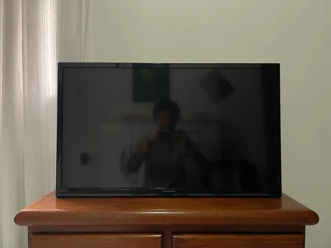 TV Panasonic 32? LCD VIERA - Com 2 Entradas HDMI e USB - Excelente Estado