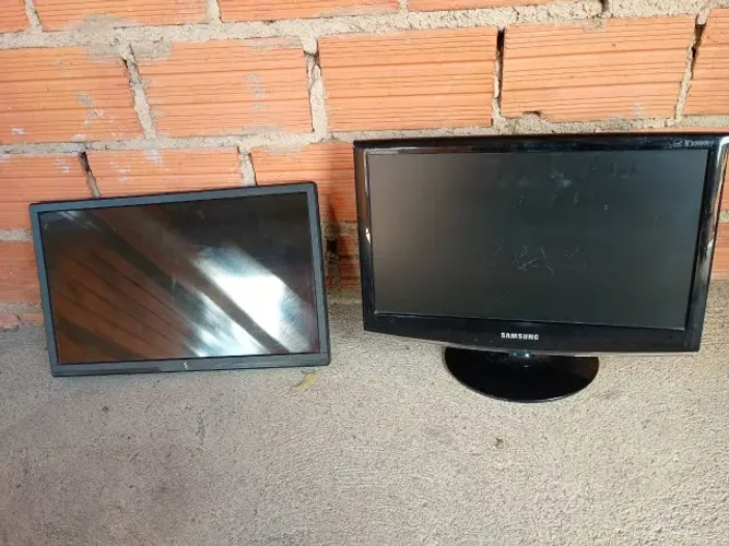 Vendo dois monitores conserto ou peças leia descrição