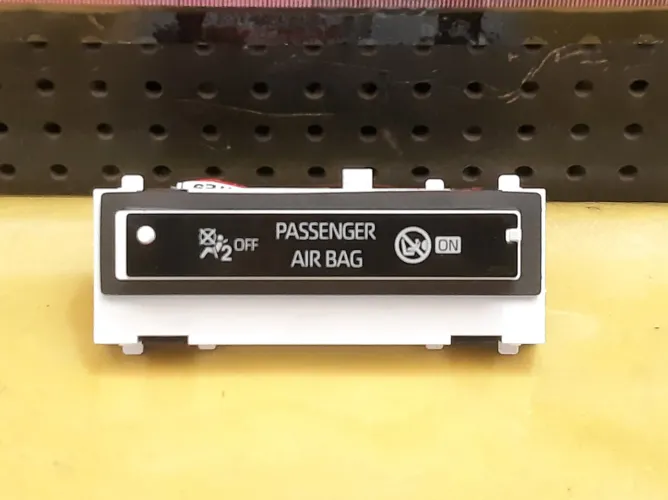 Visor Painel On Off Bolsa Passageiro Corolla Cross Xre 2023