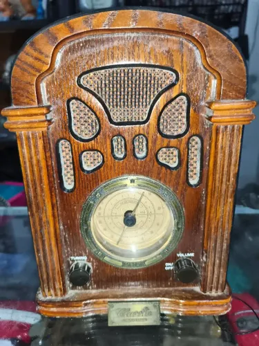 Rádio antigo funcionando