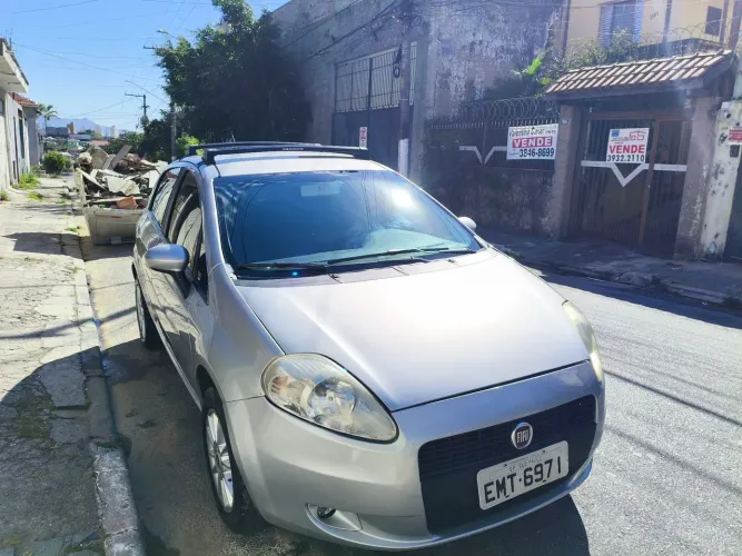 Fiat Punto Attractive 1.4 Fire Flex 8V 5P 2011