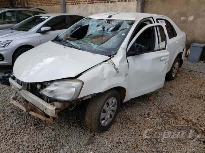 Sucata Toyota Etios Sedan 1.5 Manual 2016 p/ Retirada de Peças