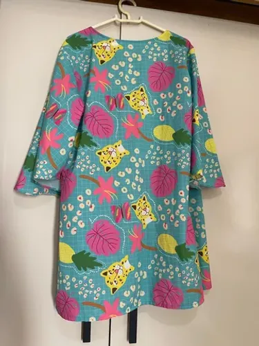 Kimono estampa tropical.