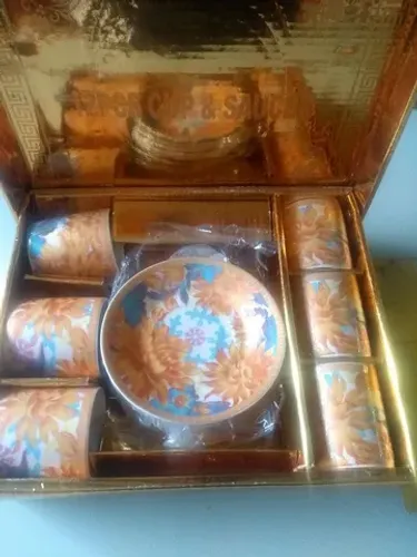 CONJUNTO DE 6 XÍCARAS E 6 PIRES IMPORTADO.NOVO. ANOS 60.
