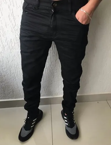 Calça jeans e calça sarja preta masculina com elastano
