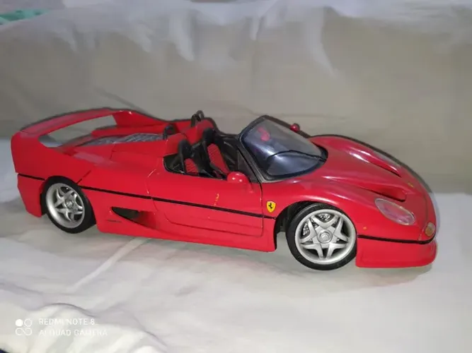 Miniatura escala 1:18 Ferrari F50 Maisto