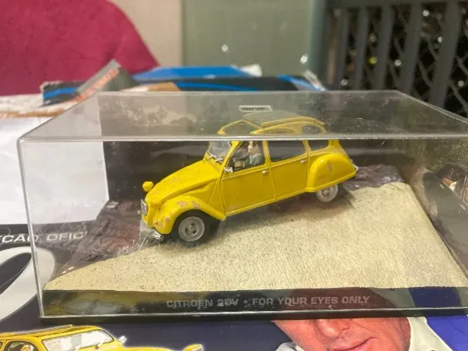Miniatura Citroen 2CV James Bond 007 somente para seus olhos 1:43 Ed.05