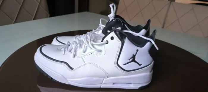 Tênis Nike Jordan Courtside 23