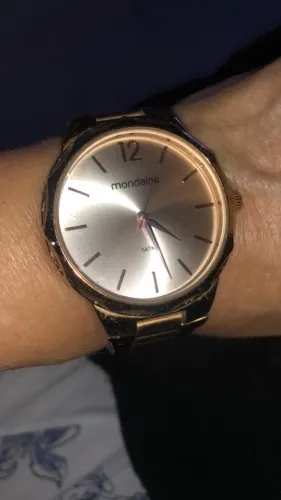 Relógio dourado Mondaine