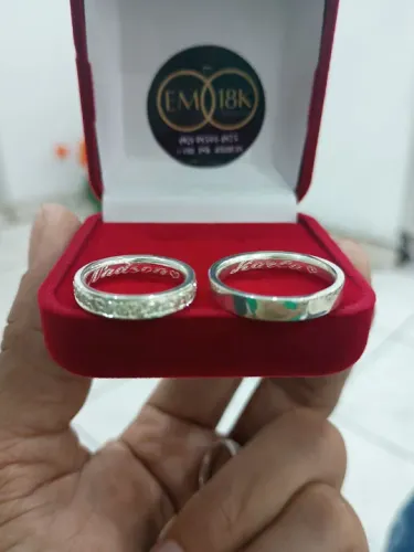Alianças em Prata com pedras - Gravação dos nomes de dentro