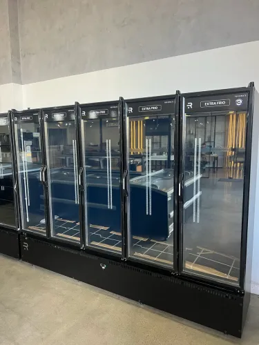 Cervejeira expositora 5 portas 1640 litros full black nova pronta entrega