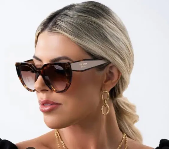 Óculos de Sol PRADA - Elegância e Proteção