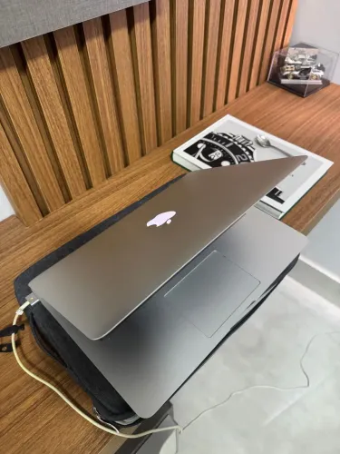 MacBook Air (2017) A1466 - i5 1,8 GHz, 8 GB RAM. MacOS Ventura