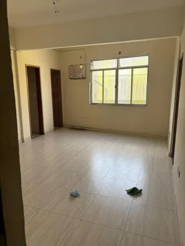 Sala com 52m² no centro de Itaguaí pronta para ser ocupada.