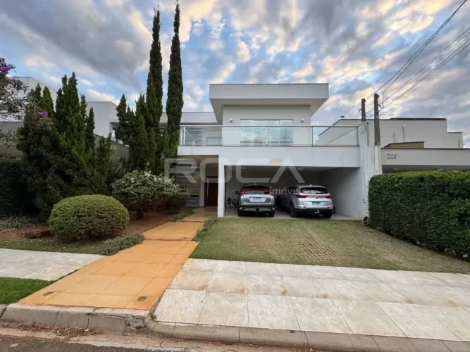 Casa à Venda em São Carlos - 4 Dormitórios, 3 Suítes no Residencial Montreal