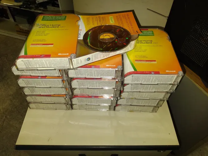 Lote 16 estojos Pacote Office 2007, ainda na embalagem.