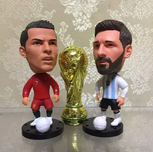 Figuras de ação do Cristiano Ronaldo e Lionel Messi - Copa do Mundo
